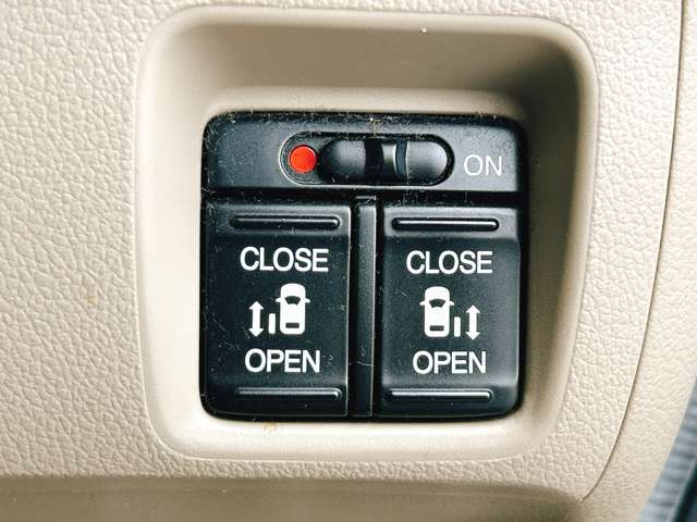 �y�d���X���C�h�h�A�z�h�A�̊J�������^�b�`�ōs�����Ƃ��ł��܂����֗��ȋ@�\�̈�ł��ˁ�