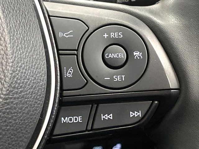 【レーダークルーズコントロール】高速道路での長距離走行が楽に!!自動で速度を保つクルーズコントロールが、衝突軽減システムと連携し、前方の車両を感知して車間を保つように速度調節してくれます!!