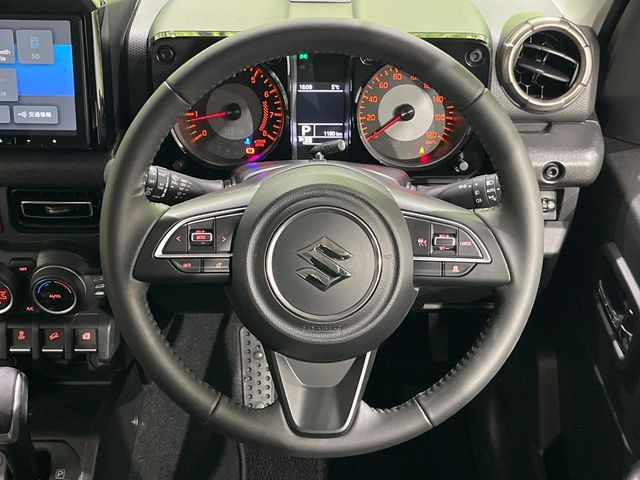 �y�����v�����X�e�A�����O�z�㎿�Ȋv���g�p���邱�ƂŁA��ɂ����������݂ƂĂ��^�]���₷���n���h���ł���