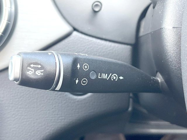 ���f�B�X�g���j�b�N�v���X:�s�s�A�x�O�A�������H�Ȃǂ̑��s���ɁA�X�e���I�}���`�p�[�p�X�J�����ƃ��[�_�[�Z���T�[�ɂ��A�O���Ԃ�F�����đ��x�ɉ������Ԋԋ������ێ����鎟����̃N���R��!