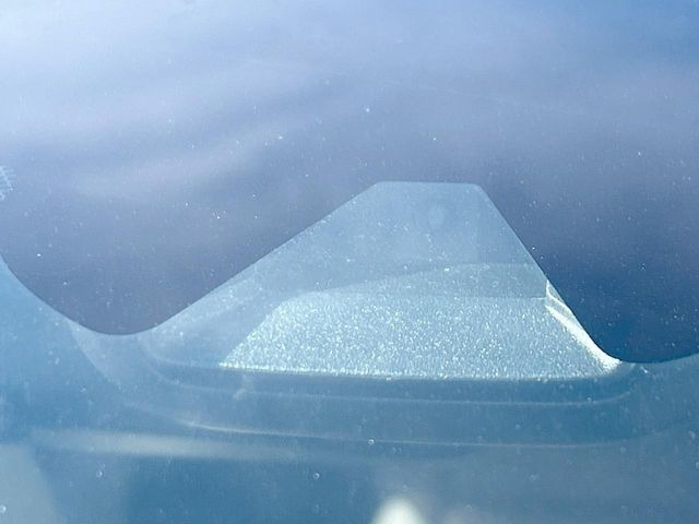 �y�G�}�[�W�F���V�[�u���[�L�z���s���ɑO���̎ԗ�����F�����A�Փ˂������Ȏ��͌x��ƃu���[�L�ŏՓˉ���Ɣ�Q�y�����A�V�X�g�B�����S�Ƀh���C�u�����y���݂��������܂��B