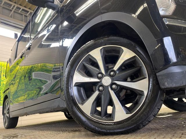 �y����15�C���`�A���~�z�C�[���z�O�ςɃ}�b�`���������A���~�z�C�[���𑕒����Ă���܂��B�e��ЊO�A���~�z�C�[����A�X�^�b�h���X�^�C�����戵�����Ă���܂��B���񂲑��k����������