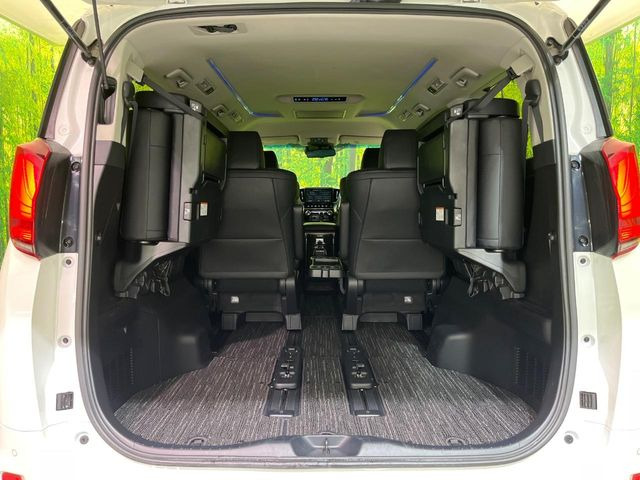 ���i�̂���������ʋ΁A���}���ɏ\���ȉ׎��X�y�[�X���m�ۂ��Ă���܂��B�Z�J���h�V�[�g��|���ƁA�傫�ȉו��̐ύڂ��\�ł���