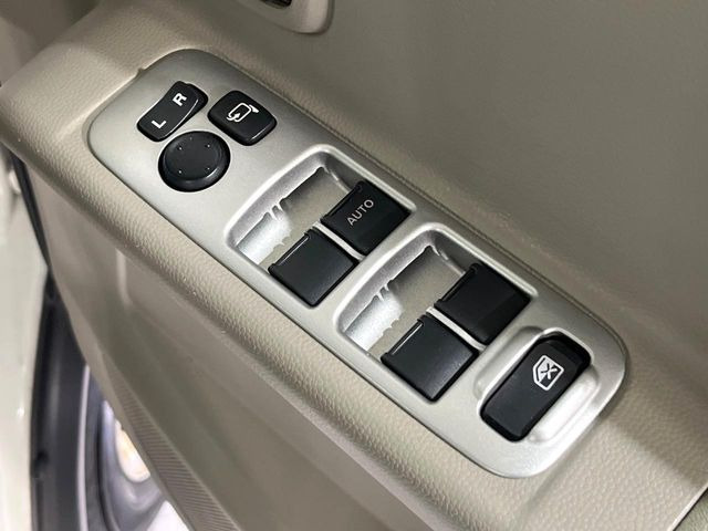 �y�d���i�[�~���[�z�T�C�h�~���[�͓d���i�[���ƂȂ��Ă���A�������ԏ�ł��L�Y�������X�N��}�����܂��B