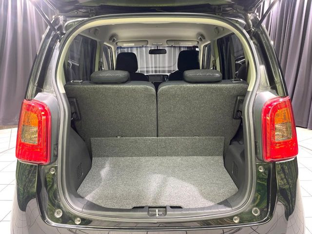 ���i�̂���������ʋ΁A���}���ɏ\���ȉ׎��X�y�[�X���m�ۂ��Ă���܂��B�Z�J���h�V�[�g��|���ƁA�傫�ȉו��̐ύڂ��\�ł���