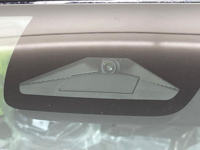 �y�z���_�Z���V���O�z���s���ɑO���̎ԗ�����F�����A�Փ˂������Ȏ��͌x��ƃu���[�L�ŏՓˉ���Ɣ�Q�y�����A�V�X�g�B�����S�Ƀh���C�u�����y���݂��������܂��B