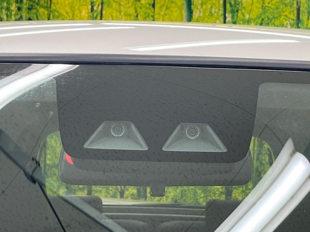 �y�X�}�[�g�A�V�X�g�z���s���ɑO���̎ԗ�����F�����A�Փ˂������Ȏ��͌x��ƃu���[�L�ŏՓˉ���Ɣ�Q�y�����A�V�X�g�B�����S�Ƀh���C�u�����y���݂��������܂��B