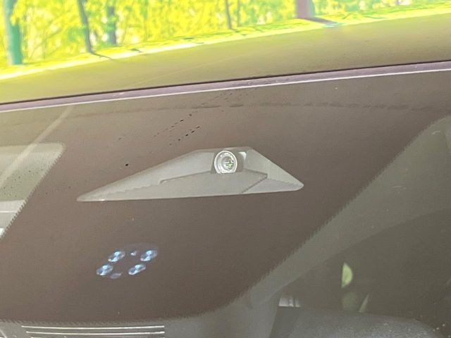 �y�z���_�Z���V���O�z���s���ɑO���̎ԗ�����F�����A�Փ˂������Ȏ��͌x��ƃu���[�L�ŏՓˉ���Ɣ�Q�y�����A�V�X�g�B�����S�Ƀh���C�u�����y���݂��������܂��B