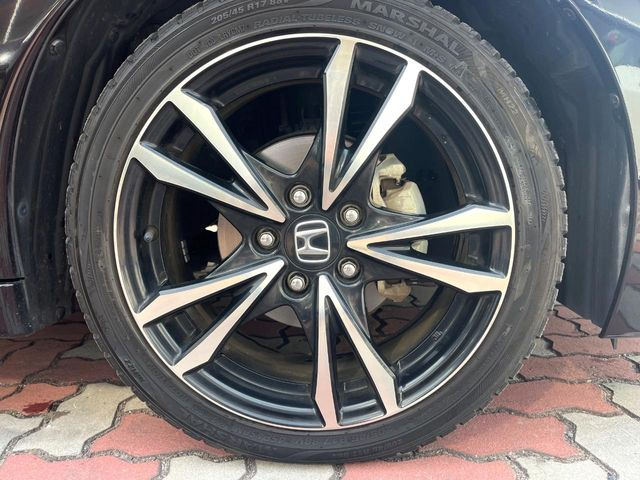 �y����17�C���`�A���~�z�C�[���z�O�ςɃ}�b�`���������A���~�z�C�[���𑕒����Ă���܂��B�e��ЊO�A���~�z�C�[����A�X�^�b�h���X�^�C�����戵�����Ă���܂��B���񂲑��k����������