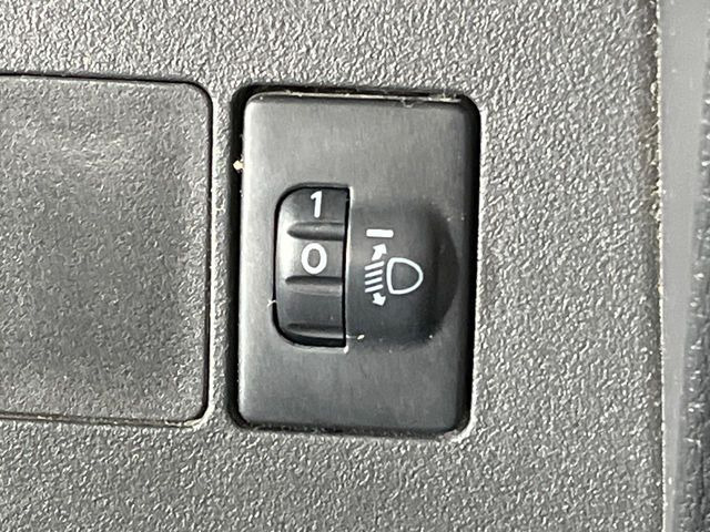 �y�w�b�h���C�g���x���C�U�[�z���C�g���Ƃ炷�����𒲐��ł��܂��̂ŁA��Ԃł����S���đ��s�\�ł�!