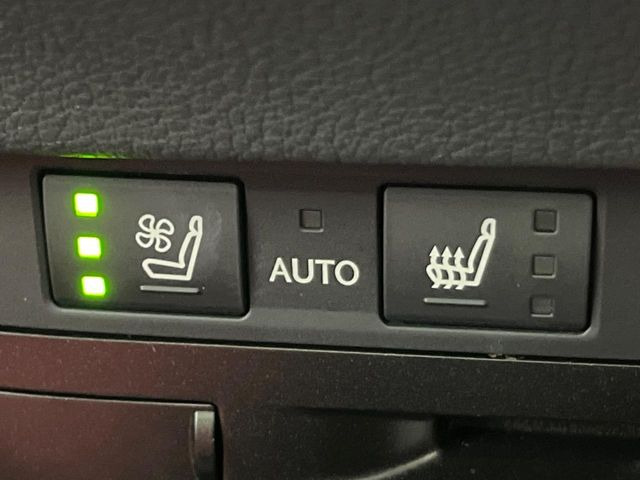 【シートベンチレーション】夏場は涼しい風でお尻や背中の熱やムレを防ぎ、冬はエアコンよりも早く温まってポカポカに!季節を問わず快適に過ごせます。