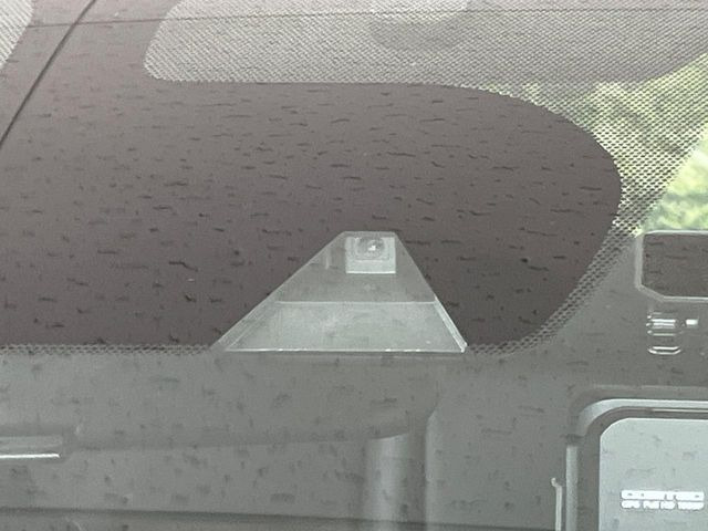 �y�G�}�[�W�F���V�[�u���[�L�z���s���ɑO���̎ԗ�����F�����A�Փ˂������Ȏ��͌x��ƃu���[�L�ŏՓˉ���Ɣ�Q�y�����A�V�X�g�B�����S�Ƀh���C�u�����y���݂��������܂��B