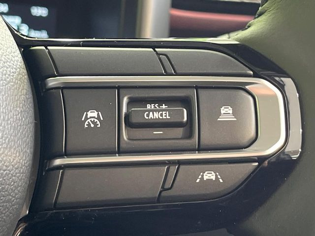 【アダプティブクルーズコントロール】高速道路での長距離走行が楽に!!自動で速度を保つクルーズコントロールが、衝突軽減システムと連携し、前方の車両を感知して車間を保つように速度調節してくれます!!