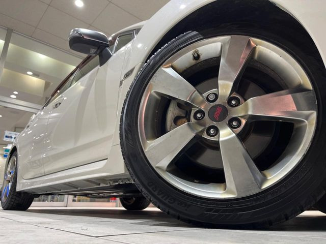 �y����18�C���`�A���~�z�C�[���z�O�ςɃ}�b�`���������A���~�z�C�[���𑕒����Ă���܂��B�e��ЊO�A���~�z�C�[����A�X�^�b�h���X�^�C�����戵�����Ă���܂��B���񂲑��k����������