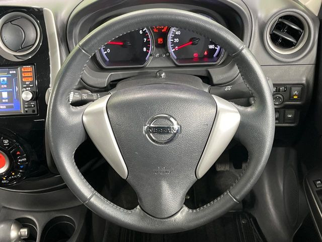 �y�����v�����X�e�A�����O�z�㎿�Ȋv���g�p���邱�ƂŁA��ɂ����������݂ƂĂ��^�]���₷���n���h���ł���