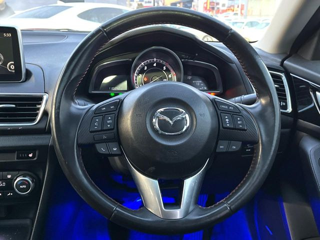 �y�����v�����X�e�A�����O�z�㎿�Ȋv���g�p���邱�ƂŁA��ɂ����������݂ƂĂ��^�]���₷���n���h���ł���