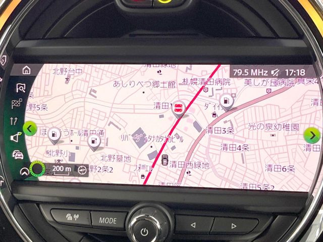 �������i�r:��̊��̂���i�r�́A����������ԓ������o���Ă���܂��BBluetooth�Đ��ȂǃI�[�f�B�I�@�\���[�����Ă���܂��̂ŁA�^�]�����y���߂܂���