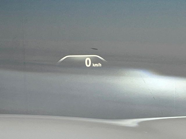 ���w�b�h�A�b�v�f�B�X�v���C:���݂̑��x�⑖�s�����f�W�^���\���ŉ^�]�ȑO���̃K���X�ɓ��e!�^�]���A���������炳���K�v�ȏ����m�F�ł���̂łƂ��Ă��֗��ň��S!