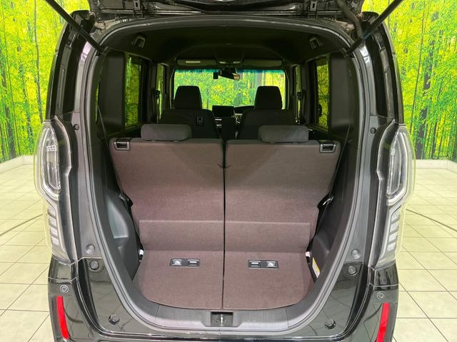 ���i�̂���������ʋ΁A���}���ɏ\���ȉ׎��X�y�[�X���m�ۂ��Ă���܂��B�Z�J���h�V�[�g��|���ƁA�傫�ȉו��̐ύڂ��\�ł���