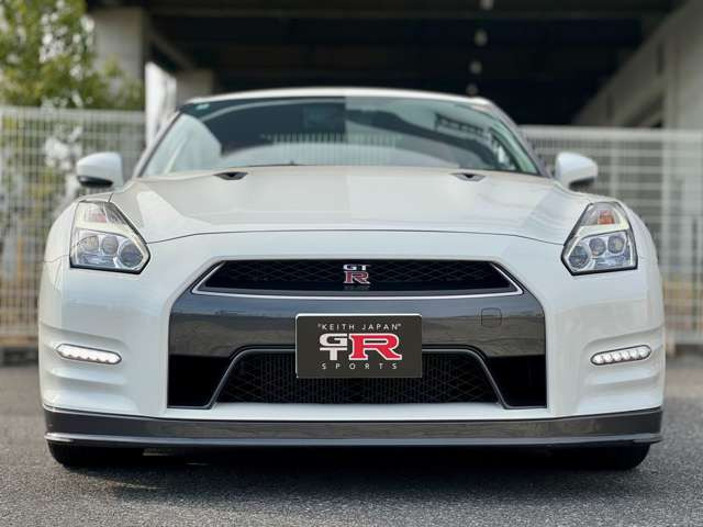�����GT-R35 �O���[�h�̓v���~�A��ED�ł��B���x�����@�Ȃǂ��C�y�ɂ����k���������܂��B���q�l�ɂ������ԍσv�����̂��񎦁A�܂��̓I�v�V�����v�����Ȃǂ��񎦂����Ă��������܂��B