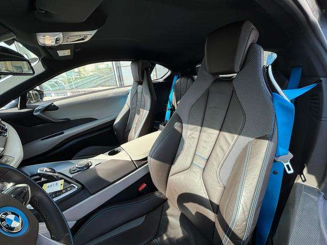 i8