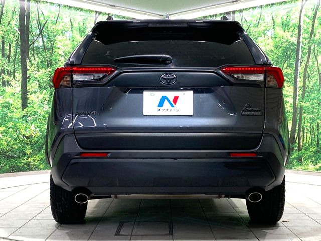 安心の最長10年・走行無制限保証(有償)をご用意。保証内容も充実はもちろん、無料点検&オイル交換や、年中無休の全国・24時間ロードサービスも付帯されておりますのでご安心下さい。