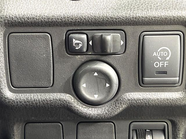 �y�d���i�[�~���[�z�T�C�h�~���[�͓d���i�[���ƂȂ��Ă���A�������ԏ�ł��L�Y�������X�N��}�����܂��B