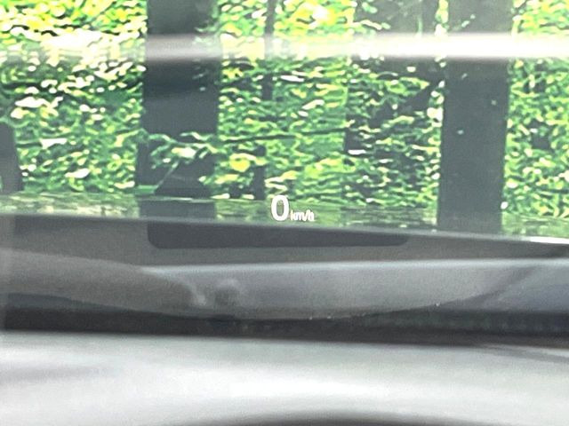 �y�w�b�h�A�b�v�f�B�X�v���C�z���݂̑��x�⑖�s�����f�W�^���\���ŉ^�]�ȑO���̃K���X�ɓ��e!�^�]���A�ڐ������炳���K�v�ȏ����m�F�ł���̂łƂ��Ă��֗��ň��S!