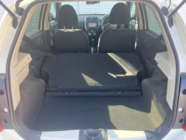 ���i�̂���������ʋ΁A���}���ɏ\���ȉ׎��X�y�[�X���m�ۂ��Ă���܂��B�Z�J���h�V�[�g��|���ƁA�傫�ȉו��̐ύڂ��\�ł���