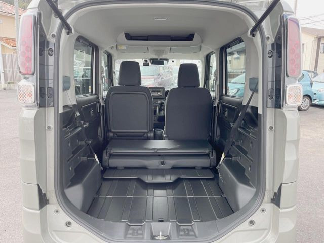 ���i�̂���������ʋ΁A���}���ɏ\���ȉ׎��X�y�[�X���m�ۂ��Ă���܂��B�Z�J���h�V�[�g��|���ƁA�傫�ȉו��̐ύڂ��\�ł���