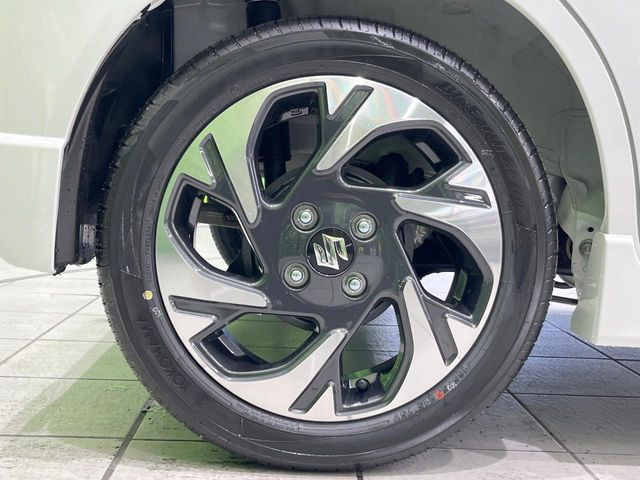 �y����15�C���`�A���~�z�C�[���z�O�ςɃ}�b�`���������A���~�z�C�[���𑕒����Ă���܂��B�e��ЊO�A���~�z�C�[����A�X�^�b�h���X�^�C�����戵�����Ă���܂��B���񂲑��k����������