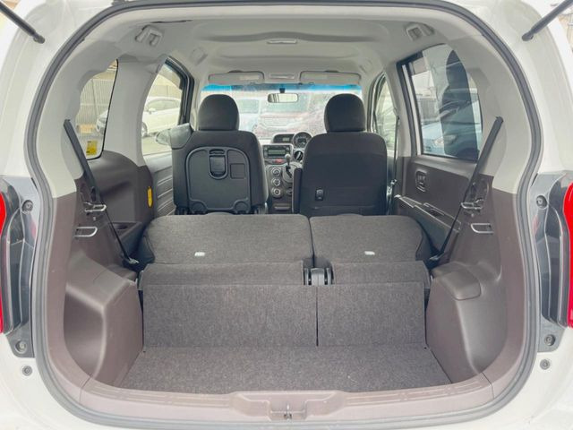 ���i�̂���������ʋ΁A���}���ɏ\���ȉ׎��X�y�[�X���m�ۂ��Ă���܂��B�Z�J���h�V�[�g��|���ƁA�傫�ȉו��̐ύڂ��\�ł���