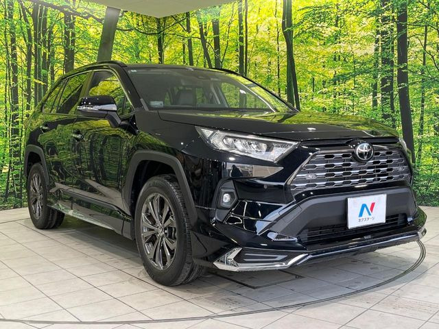 高透明度のガラス皮膜で撥水はもちろん、上質なツヤ・光沢を実現。紫外線や酸性雨から大切な愛車を保護し、色あせ・劣化を防止。「弾スプラッシュコート」、「弾プリミッサコート」からお選びいただけます。