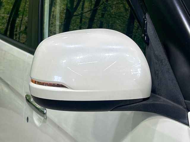 �y�d���i�[�~���[�z�T�C�h�~���[�͓d���i�[���ƂȂ��Ă���A�������ԏ�ł��L�Y�������X�N��}�����܂��B