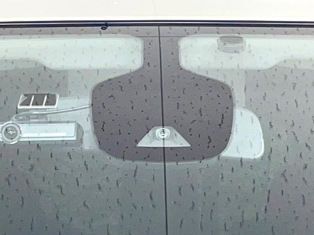 �y�C���e���W�F���g�G�}�[�W�F���V�[�u���[�L�z�t�����g�J�����őO���̎ԗ�����s�҂����m�B�Փ˂������Ȏ��͏Փ˔�Q�y���u���[�L���쓮�A�Փˉ�����T�|�[�g�B�����S�Ƀh���C�u�����y���݂��������܂��B