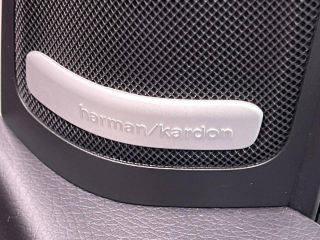��harman/kardon�T�E���h�V�X�e��:�I�[�f�B�I��僁�[�J�[����|����v���~�A���X�s�[�J�[�𑕔��B�����̃X�s�[�J�[����A���̗������܂ŕ����鍂�i���ȉ��y�����y���݂��������܂��B