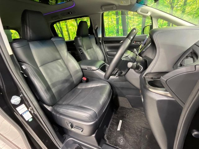 【シートベンチレーション】夏場は涼しい風でお尻や背中の熱やムレを防ぎ、冬はエアコンよりも早く温まってポカポカに!季節を問わず快適に過ごせます。