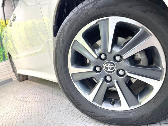 【純正アルミホイール】外観にマッチした純正アルミホイールを装着しております。各種社外アルミホイールや、スタッドレスタイヤも取扱いしております。是非ご相談ください♪