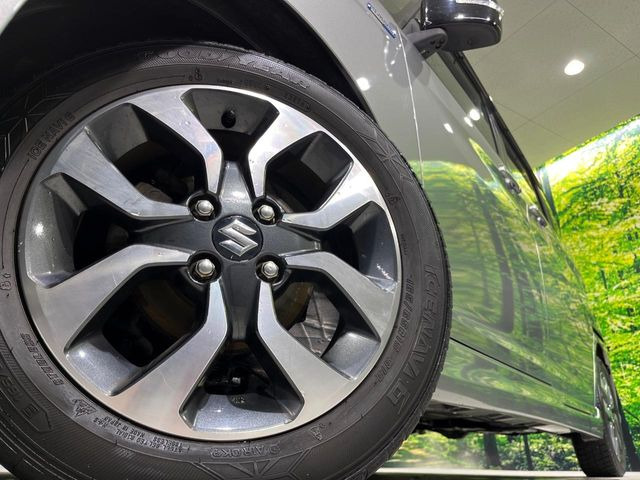 �y����15�C���`�A���~�z�C�[���z�O�ςɃ}�b�`���������A���~�z�C�[���𑕒����Ă���܂��B�e��ЊO�A���~�z�C�[����A�X�^�b�h���X�^�C�����戵�����Ă���܂��B���񂲑��k����������