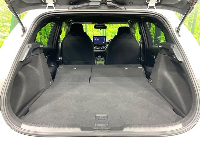 ���i�̂���������ʋ΁A���}���ɏ\���ȉ׎��X�y�[�X���m�ۂ��Ă���܂��B�Z�J���h�V�[�g��|���ƁA�傫�ȉו��̐ύڂ��\�ł���