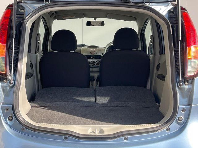 ���i�̂���������ʋ΁A���}���ɏ\���ȉ׎��X�y�[�X���m�ۂ��Ă���܂��B�Z�J���h�V�[�g��|���ƁA�傫�ȉו��̐ύڂ��\�ł���