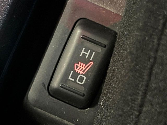 【シートヒーター】寒い日に重宝するシートヒーター!エアコンより早く温まってくれるので寒がりの人も安心ですね♪エアコンの温風は乾燥するから苦手、という方にもをおすすめです。