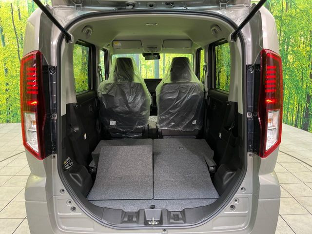 ���i�̂���������ʋ΁A���}���ɏ\���ȉ׎��X�y�[�X���m�ۂ��Ă���܂��B�Z�J���h�V�[�g��|���ƁA�傫�ȉו��̐ύڂ��\�ł���