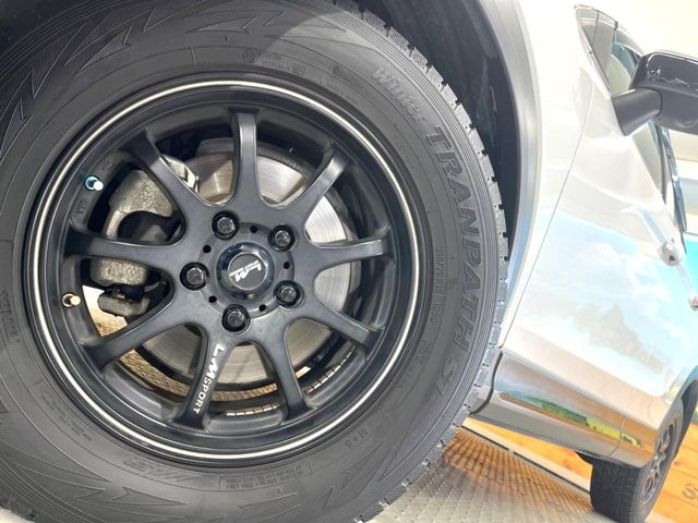 �y16�C���`�A���~�z�C�[���z�O�ςɃ}�b�`�����A���~�z�C�[���𑕒����Ă���܂��B�e��A���~�z�C�[����A�X�^�b�h���X�^�C�����戵�����Ă���܂��B���񂲑��k����������