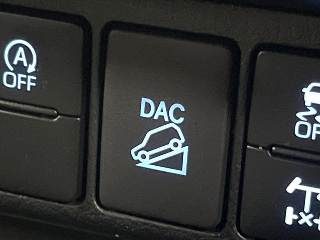 【ダウンヒルアシスト】急な坂道を下るときに自動でブレーキを制御、一定の低速度を保ちます。雪道や悪路など滑りやすい路面の下り坂でもタイヤがロックしないから安心!ハンドル操作に集中できます!