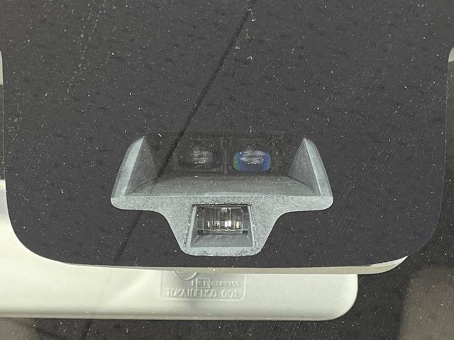 �y�C���e���W�F���g�G�}�[�W�F���V�[�u���[�L�z�t�����g�J�����őO���̎ԗ�����s�҂����m�B�Փ˂������Ȏ��͏Փ˔�Q�y���u���[�L���쓮�A�Փˉ�����T�|�[�g�B�����S�Ƀh���C�u�����y���݂��������܂��B