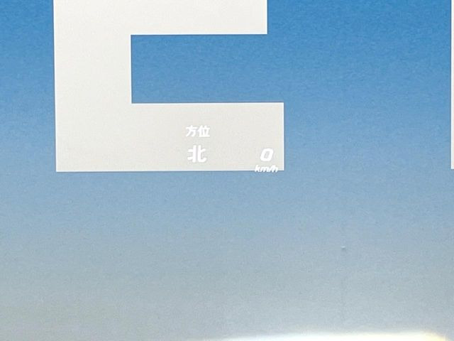 ���w�b�h�A�b�v�f�B�X�v���C:���݂̑��x�⑖�s�����f�W�^���\���ŉ^�]�ȑO���̃K���X�ɓ��e!�^�]���A���������炳���K�v�ȏ����m�F�ł���̂łƂ��Ă��֗��ň��S!