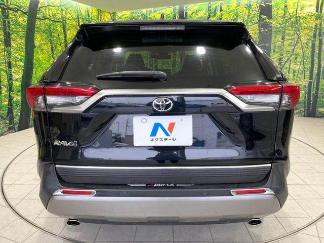 安心の最長10年・走行無制限保証(有償)をご用意。保証内容も充実はもちろん、無料点検&オイル交換や、年中無休の全国・24時間ロードサービスも付帯されておりますのでご安心下さい。