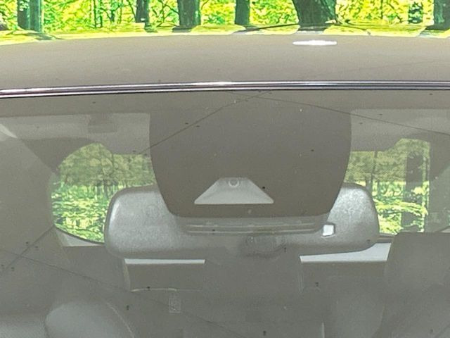 【トヨタセーフティセンス】走行中に前方の車両等を認識し、衝突しそうな時は警報とブレーキで衝突回避と被害軽減をアシスト。より安全にドライブをお楽しみいただけます。