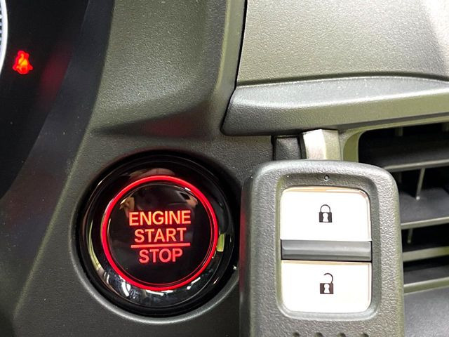 �yHonda�X�}�[�g�L�[�z�J�o����|�P�b�g�ɓ��ꂽ�܂܂ł��h�A�̎{���E�������\�ȃX�}�[�g�L�[�𑕔��B�G���W���̃I���E�I�t�����J�M�����o���K�v����������Ƃ��Ă��֗��ł���